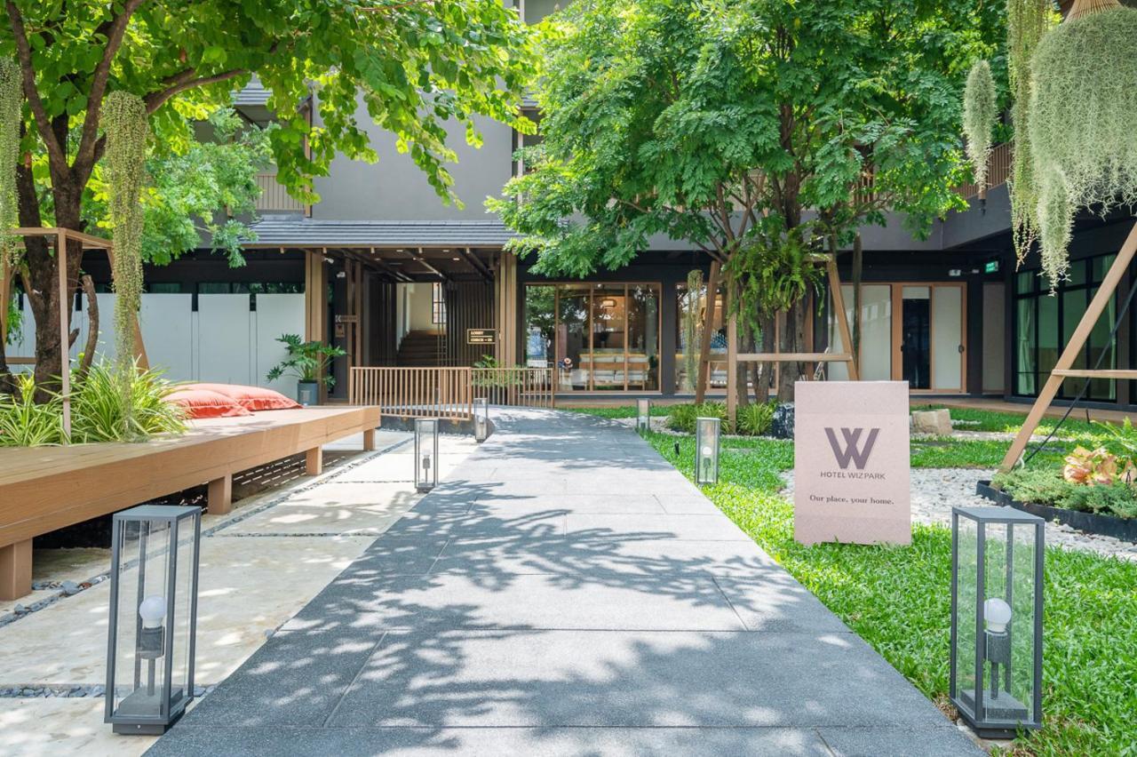 Hotel Wizpark Ratchada Bangkok Bagian luar foto